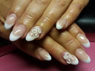 Porcelán virágokkal