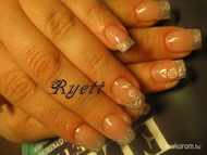 Csillámos fehér virággal