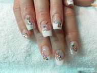 színes kagylós köves