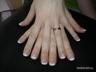 UV porcelán fehér véggel