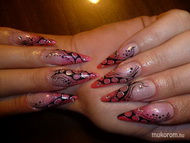 zselés és akrilos díszítéssel