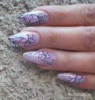 Hugicám sajna a virágok nem tetszenek neki