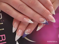 niki     strasszokkal