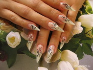 Böbié franciája akrilllal  díszítve