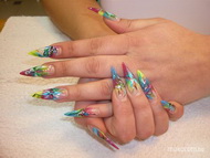 színes porcelán lakkozott mintával