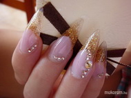 arany üveghatású köröm