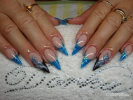 Jég kék és fekete porcelán virággal 