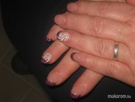 Porcelán építés akrillal díszítve