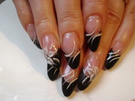 fekete porci-fehér virággal