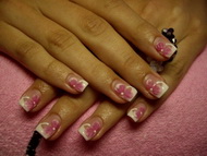 Fehér rózsaszín porci virággal