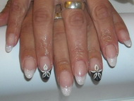 porcelán akrillal diszitve