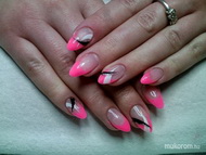 2012 Tavasz nyár trendszine a neon pink