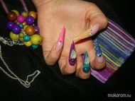 Mindenszínű stiletto