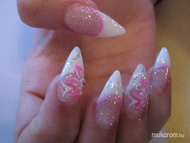 Best Nails - Hegyes porci virággal