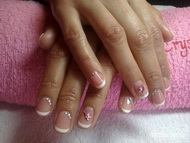 Lenövésmentes francia manikűr