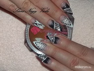 Fűzős feketén fehéren