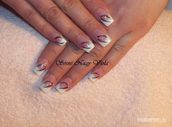 Francia feketével és rózsaszínnel