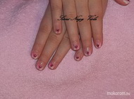 Lakkzselé kövekkel