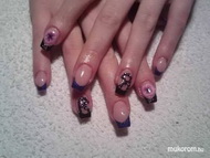 Briginek akril virággal és kövekkel