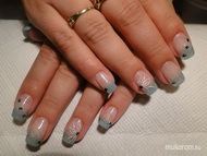 Kék csillámos akril díszítéssel