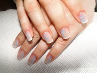 Francia apró akril díszítéssel