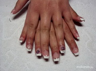 pici akril díszítéssel