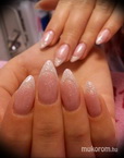 műköröm