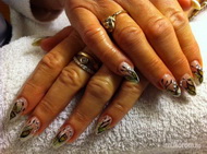 Zöld kagyló díszítéssel