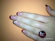 Piros fekete gyűrűvel