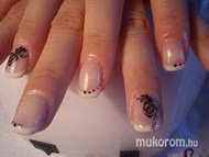 saját körme zselével megerősítve