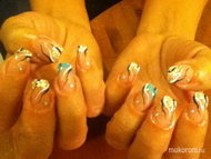 lakkal díszített csillámos