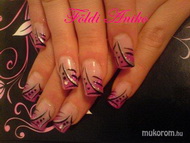 Barbi és a Pink köröm