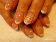 zselés akril diszitéssel