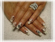 fekete virágos farancia