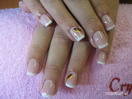 Zselé építés akrillal díszítve