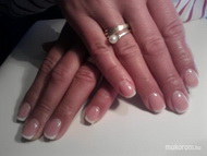 Rövid francia köröm