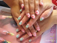 Zsuzsa Noémi egy minta két szín