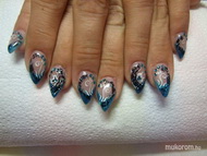 Türkíz fekete jégfóliával kövekkel