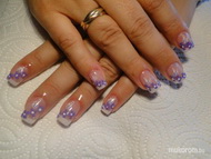 Virágnak akril díszítéssel