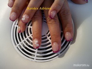 ciklámen és fehér akril virág