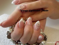 akrillal és Swarovski kövekkel