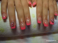 Neon rózsaszín pillangóval