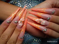 Sajátom a ruhám színéhez igazítva