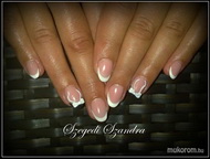 Épített zselé porcelán masnival