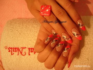 Épített zselé akril díszítéssel