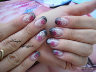 Fekete csillámporral készült