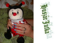 Kék körmök a katicával