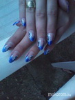 Erika kék körmei