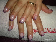 Zsuzsának pici köröm