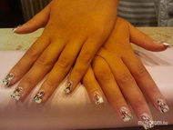 Ismét Karolin körmei